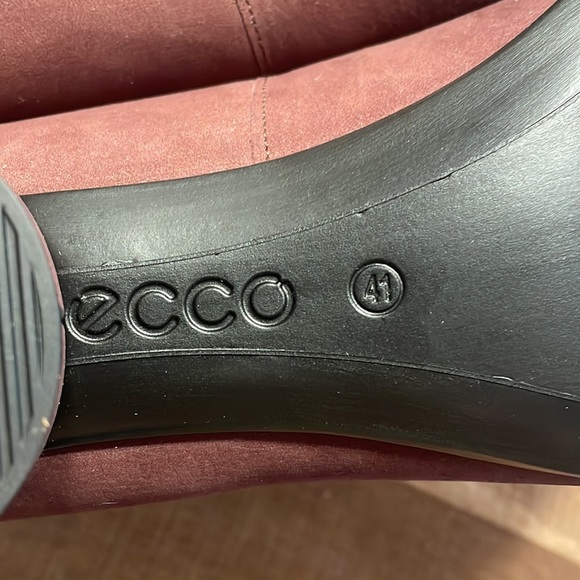 Ecco Women's Burgundy Heels - Picture 7 of 10